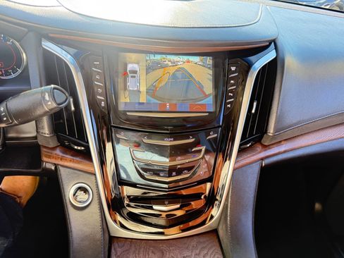 Used 2019 Cadillac Escalade Premium Luxury image 29