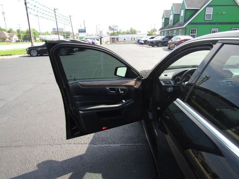 Used 2014 Mercedes-Benz E 350 4MATIC Sedan image 10