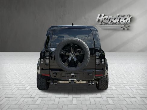 Used 2025 Land Rover Defender 110 V8 AWD/4WD image 9