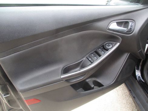Used 2018 Ford Focus SEL FWD image 11