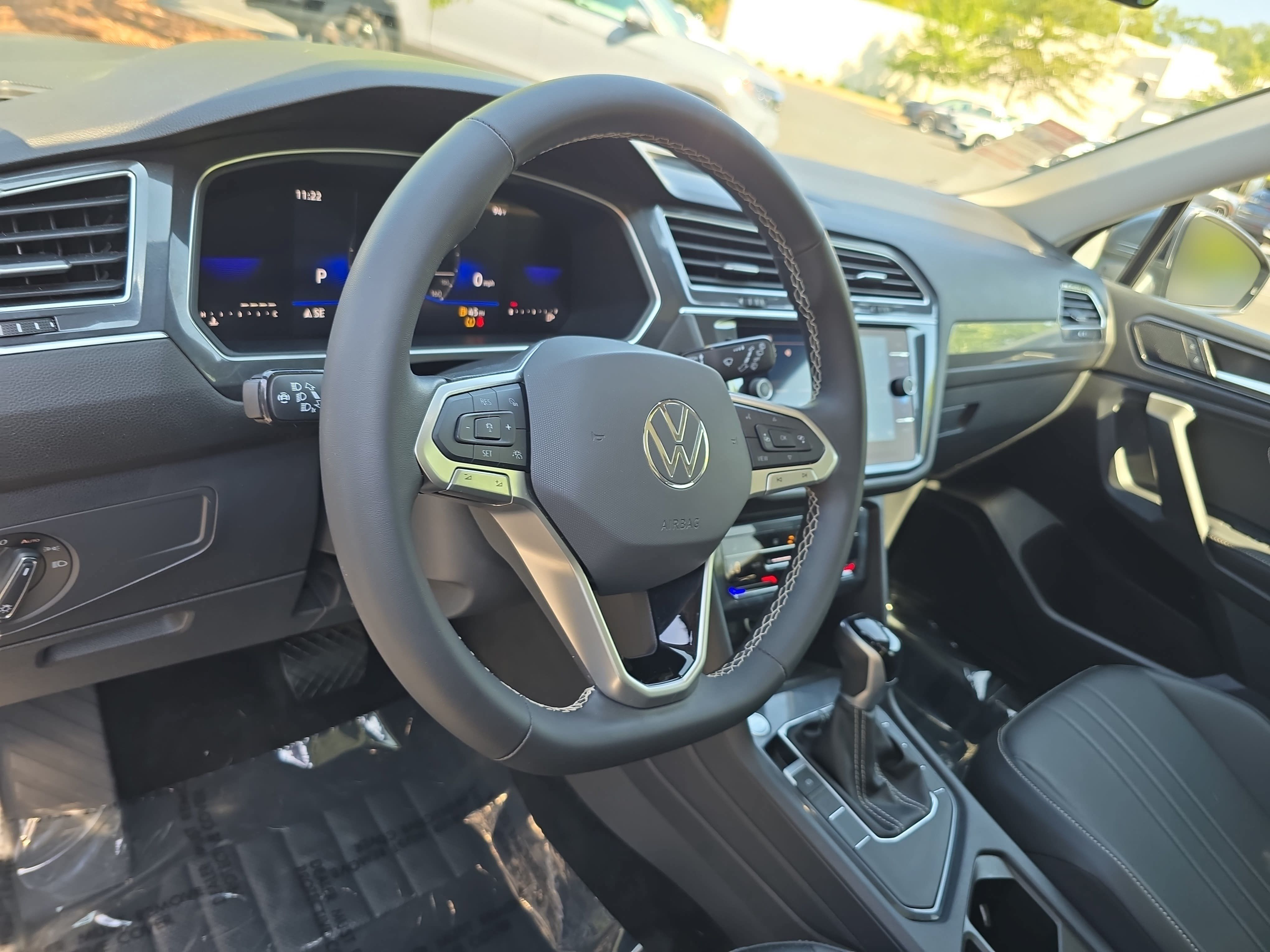 Certified 2024 Volkswagen Tiguan SE FWD image 17