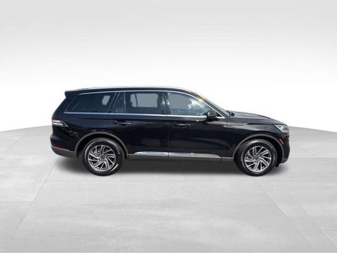 Used 2023 Lincoln Aviator AWD image 2