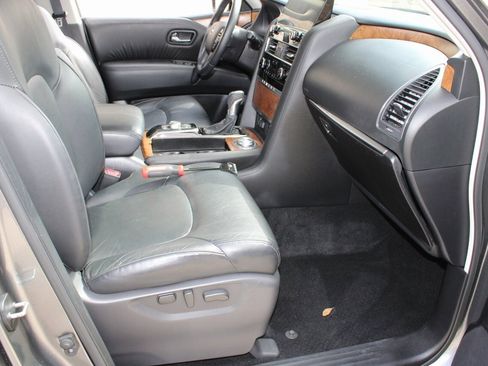Used 2023 Nissan Armada SL w/ Captain's Chairs Package image 18