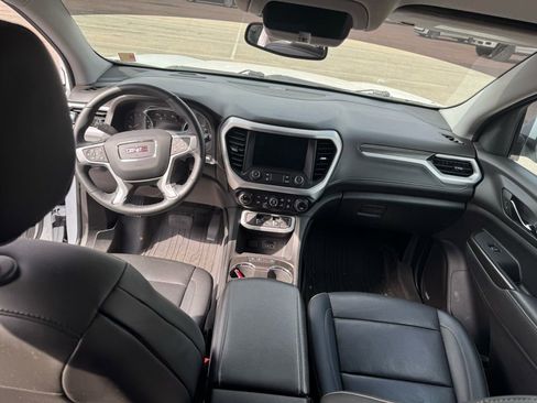 Used 2023 GMC Acadia SLT w/ Preferred Package image 14