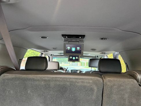 Used 2017 GMC Yukon XL SLT w/ Open Road Package AWD/4WD image 24