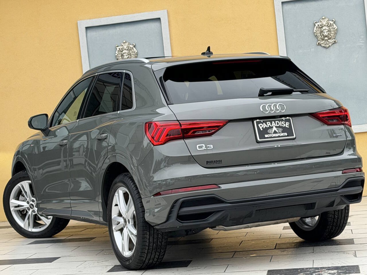 Used 2023 Audi Q3 2.0T Premium Plus w/ Premium Plus Package AWD/4WD image 6