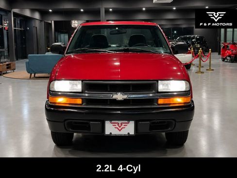 Used 2002 Chevrolet S10 Pickup 2WD Regular Cab image 3