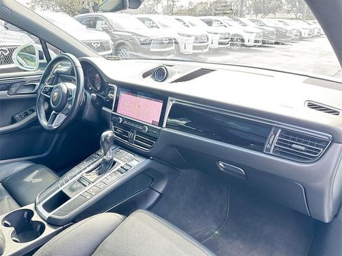 Used 2020 Porsche Macan S image 31