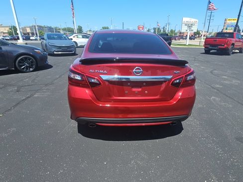 Used 2017 Nissan Altima 2.5 SR w/ Midnight Edition Package FWD image 4