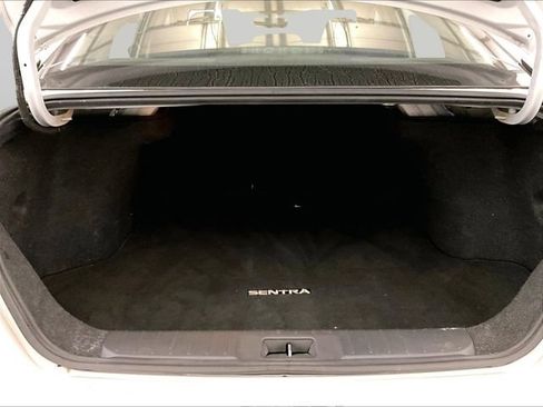 Used 2020 Nissan Sentra SR w/ Lighting Package FWD image 33