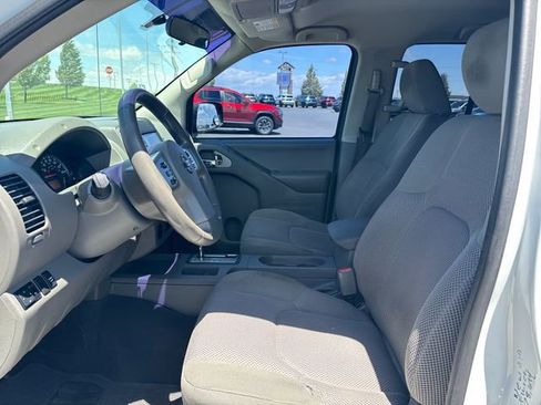 Used 2019 Nissan Frontier SV RWD image 9