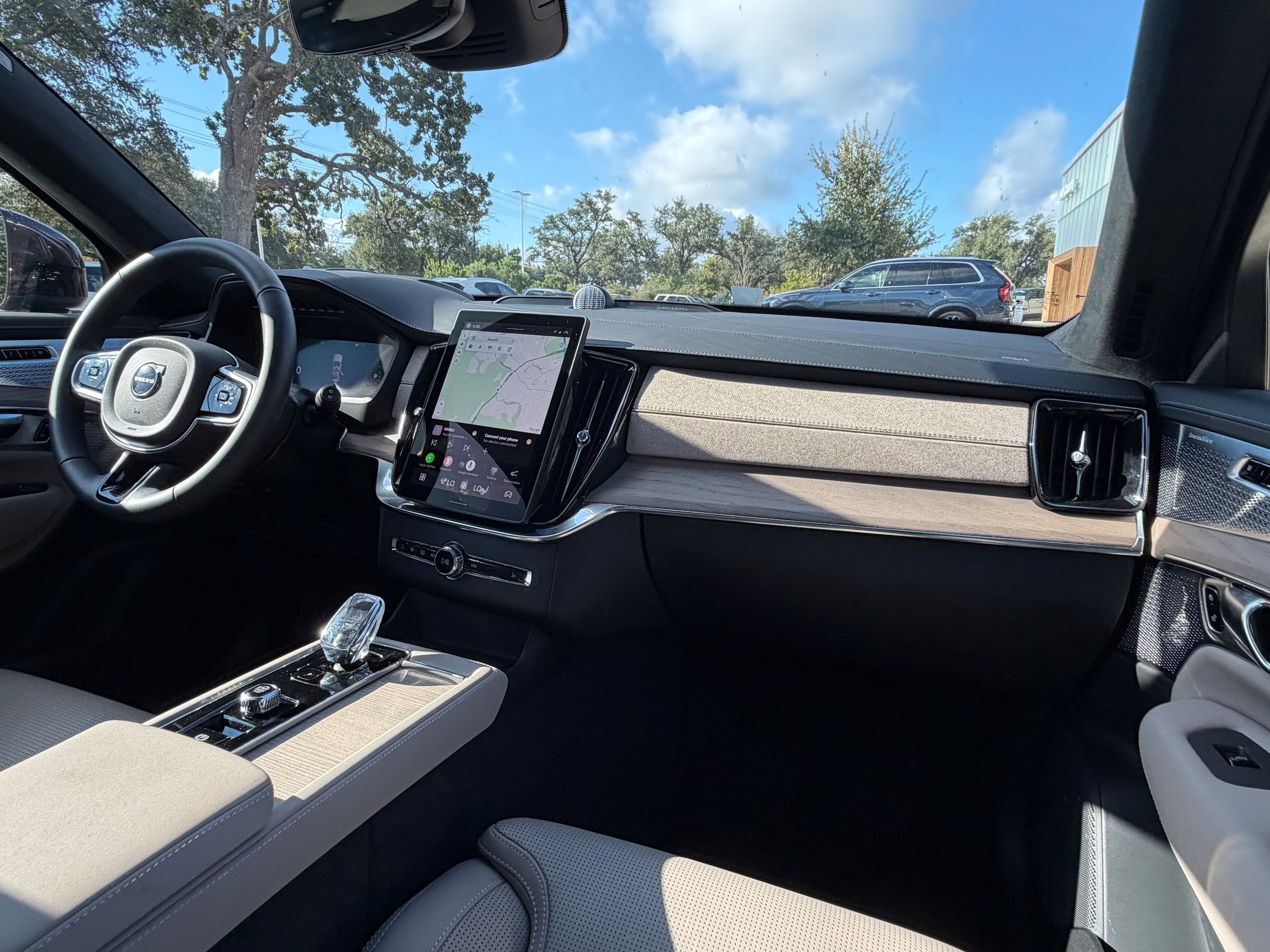 Certified 2025 Volvo XC90 T8 Ultra AWD/4WD image 13
