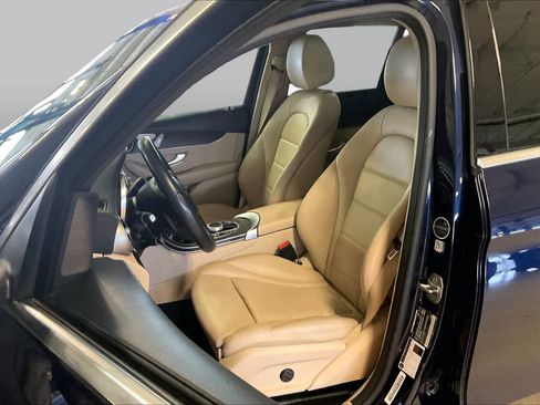 Used 2019 Mercedes-Benz GLC 300 image 7
