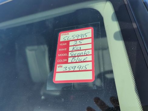 Certified 2025 Kia Sorento EX image 7