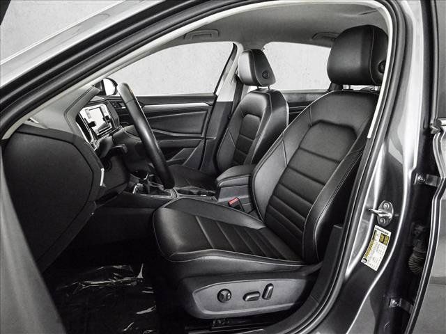 Used 2024 Volkswagen Jetta SE FWD image 17
