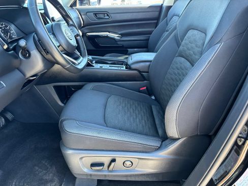 Certified 2025 Nissan Pathfinder SV FWD image 20