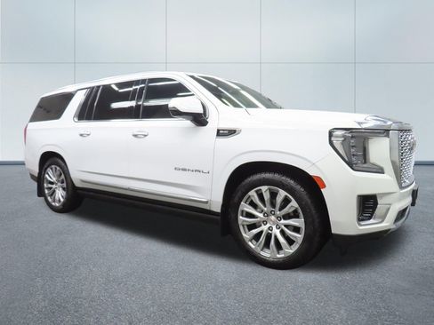 Used 2023 GMC Yukon XL Denali w/ Max Trailering Package AWD/4WD image 3