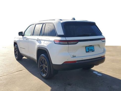 New 2026 Jeep Grand Cherokee Altitude image 3