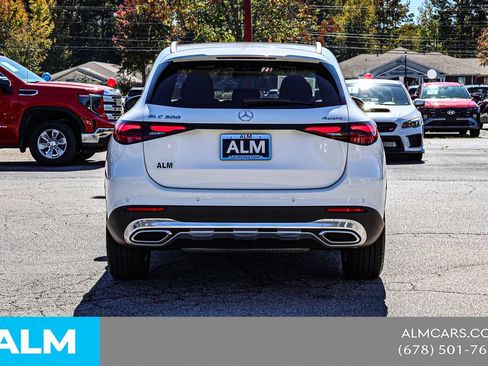 Used 2025 Mercedes-Benz GLC 300 4MATIC image 11