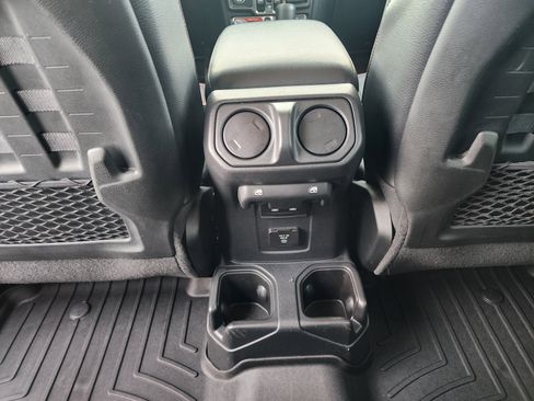 Used 2023 Jeep Gladiator Rubicon w/ LED Lighting Group image 17