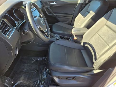Used 2020 Volkswagen Tiguan SE w/ Panoramic Sunroof Package image 10