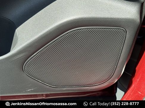 Certified 2025 Nissan Rogue SL FWD image 32