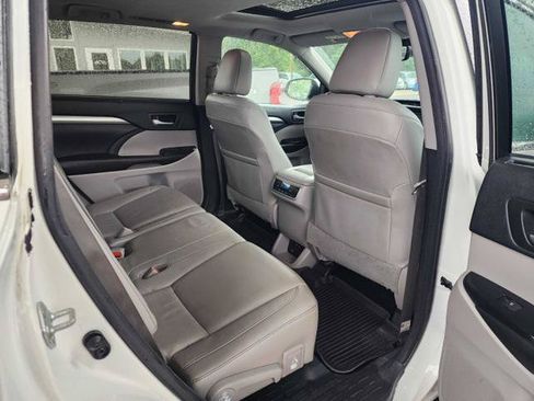 Used 2018 Toyota Highlander XLE AWD/4WD image 18