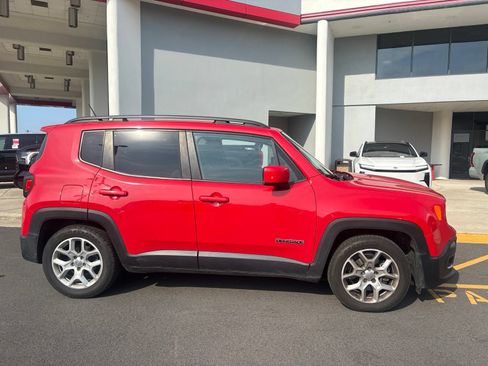 Used 2015 Jeep Renegade Latitude w/ Cold Weather Group FWD image 10