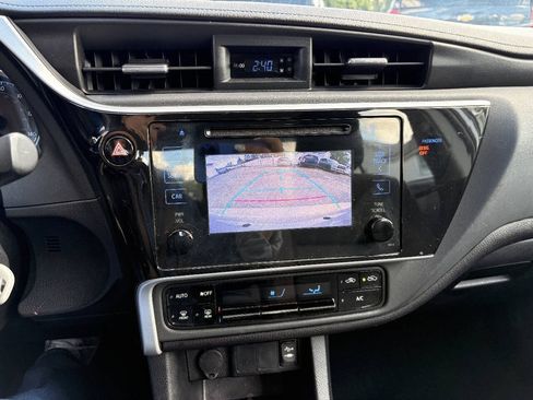 Used 2018 Toyota Corolla LE FWD image 33