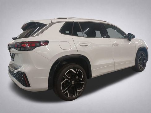 New 2026 Volkswagen Tiguan SEL R-Line AWD/4WD image 3