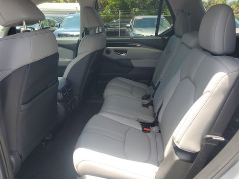 Used 2023 Honda Pilot Touring image 11