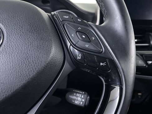 Used 2019 Toyota C-HR XLE FWD image 25
