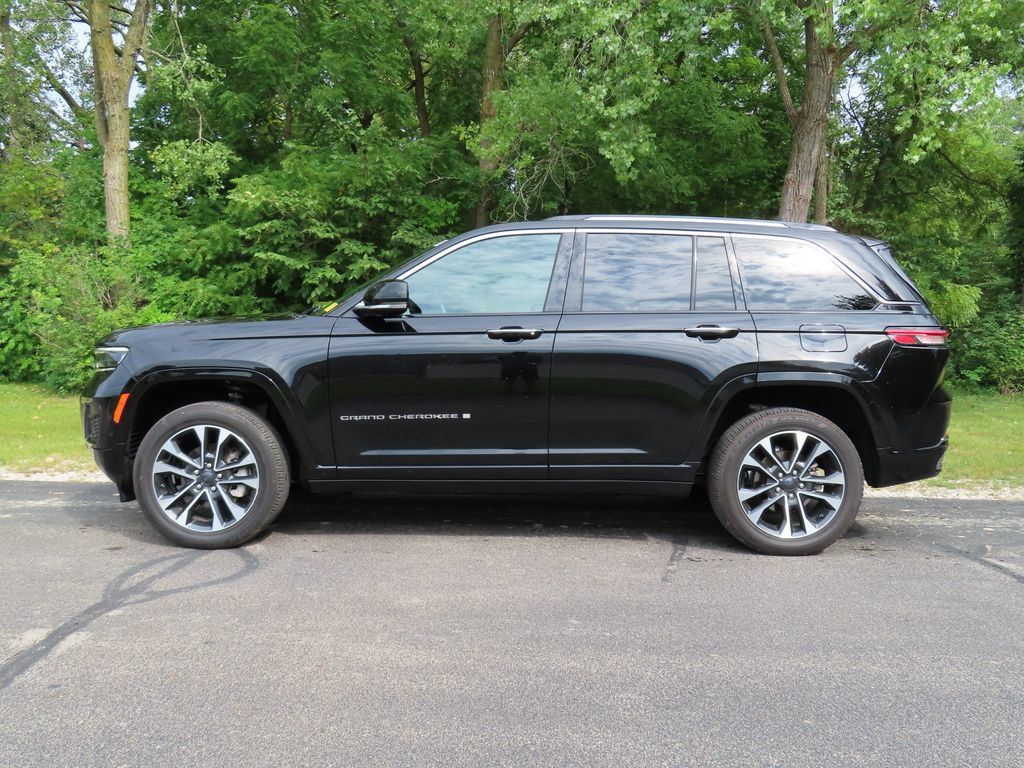 Used 2022 Jeep Grand Cherokee Overland w/ Luxury Tech Group IV AWD/4WD image 8