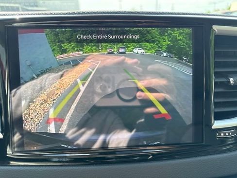 Used 2023 Chrysler Pacifica Touring-L FWD image 25