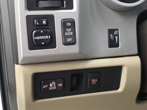 Used 2009 Toyota Tundra 4x4 CrewMax image 26