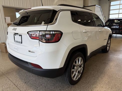 Used 2024 Jeep Compass Latitude AWD/4WD image 38