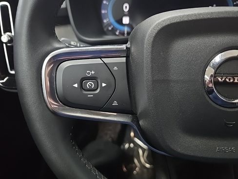 Used 2024 Volvo XC40 B5 Core image 20