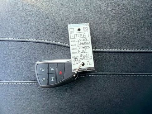 Used 2025 Chevrolet Traverse LT w/ Driver Confidence Package FWD image 35