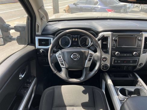 Used 2017 Nissan Titan SV image 16