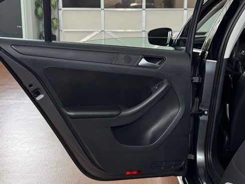 Used 2014 Volkswagen Jetta SE image 25