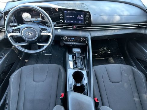 Used 2021 Hyundai Elantra SEL w/ Convenience Package FWD image 12