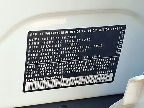 Certified 2025 Volkswagen Tiguan SE R-Line AWD/4WD image 27