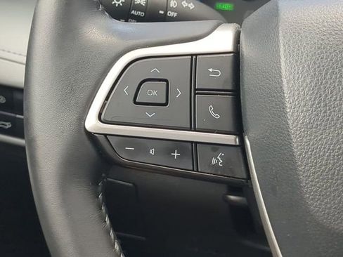 Certified 2024 Toyota Highlander XLE FWD image 25