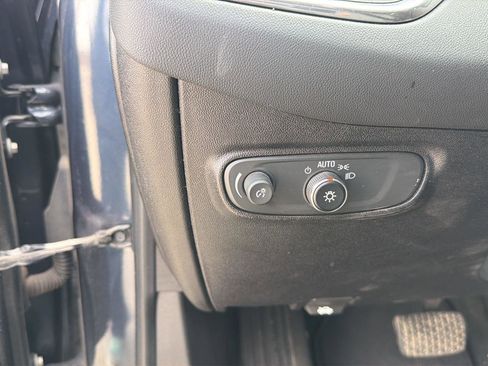 Used 2018 Chevrolet Equinox LT w/ Sun & Infotainment Package image 11