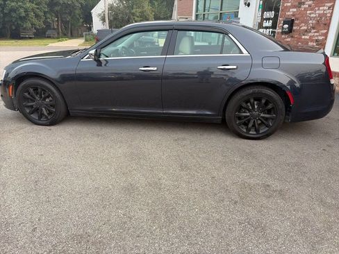 Used 2017 Chrysler 300 C w/ Safetytec Plus Group AWD/4WD image 8