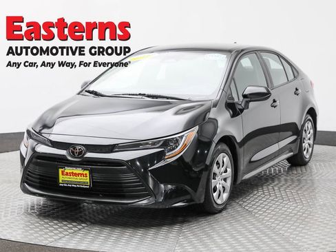 Used 2023 Toyota Corolla LE image 1