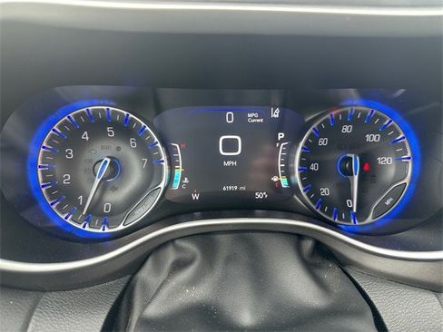 Used 2024 Chrysler Pacifica Touring-L image 20