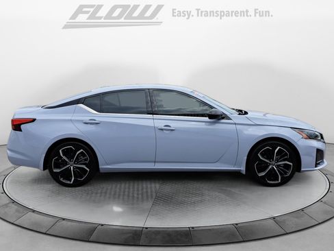 Used 2023 Nissan Altima 2.5 SR FWD image 10