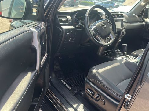 Used 2018 Toyota 4Runner SR5 Premium AWD/4WD image 9