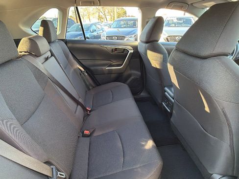 Used 2022 Toyota RAV4 LE image 31